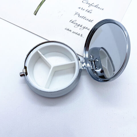 Pillendose aus Metall, Pillendose aus Metall, Pillendose mit handgestickter Applikation