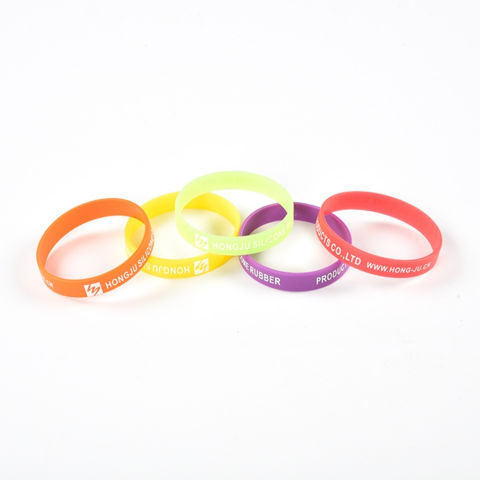 Bracelets en silicone imprimés en sérigraphie, en creux et en relief. Bracelets en silicone imprimés colorés.