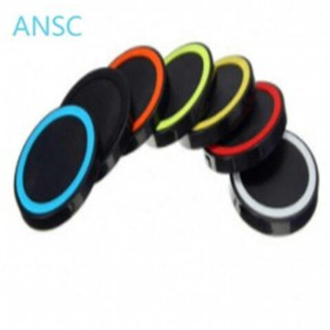Grosir dan penjualan langsung hadiah LOGO kustom pencetakan warna Pengisi daya nirkabel standar QI Pengisian nirkabel tepi warna Desktop 5W