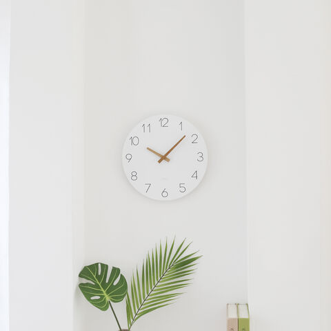 Mooas jam dinding besar Flatwood, 13 "kayu tidak berdetik menyapu gerakan dekoratif dioperasikan baterai jam dinding untuk rumah ruang tamu