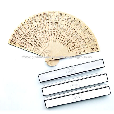 Abanico plegable de madera para bodas con embalaje opcional en 4 estilos diferentes.