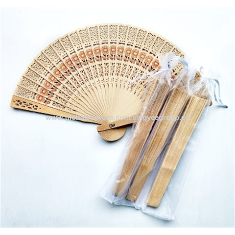 Abanico plegable de madera para bodas con embalaje opcional en 4 estilos diferentes.