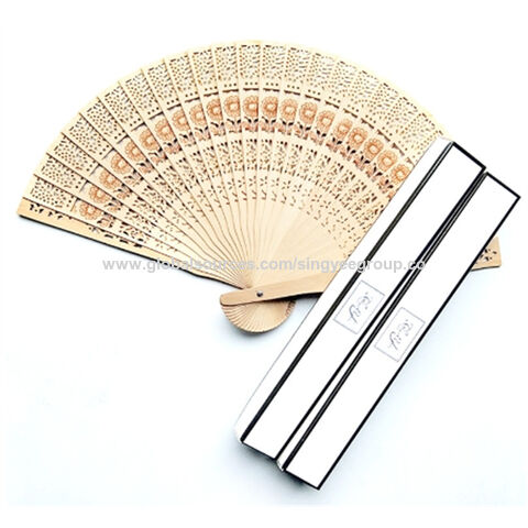 Abanico plegable de madera para bodas con embalaje opcional en 4 estilos diferentes.