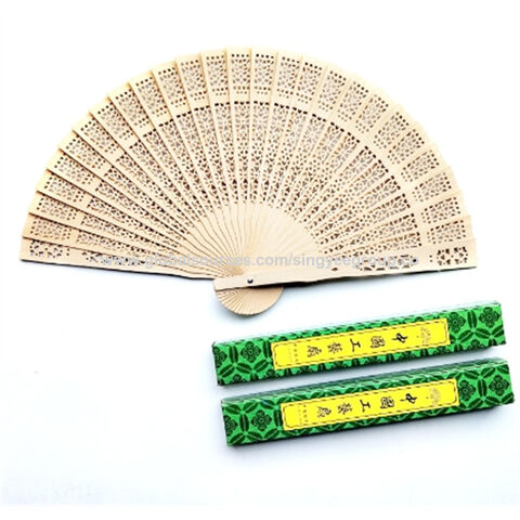 Abanico plegable de madera para bodas con embalaje opcional en 4 estilos diferentes.