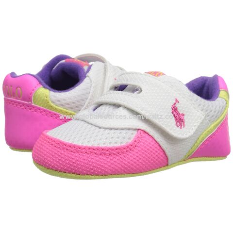 Vente en gros de chaussures pour bébé fille avec décoration en dentelle.