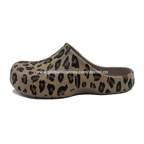 Sapatos de enfermeira de design de moda feminina, tamancos com estampa de leopardo para uso interno