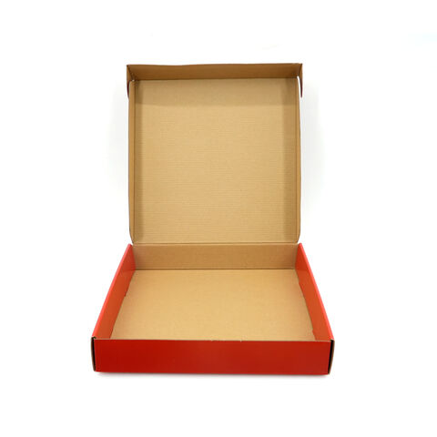 Edle Verpackungsbox aus Bastelpapier mit persönlichem Logo für den Versand von Kleidung