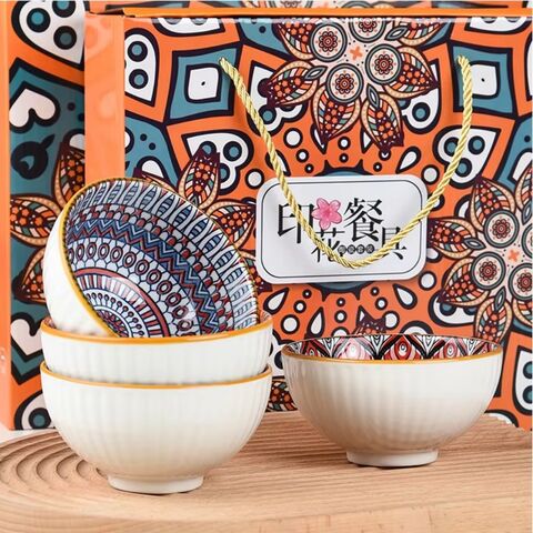 Conjunto de louça de cerâmica com estampas coloridas em estilo boêmio, incluindo 4 tigelas de cerâmica com conjunto de hashis. Conjuntos de jantar de cerâmica.