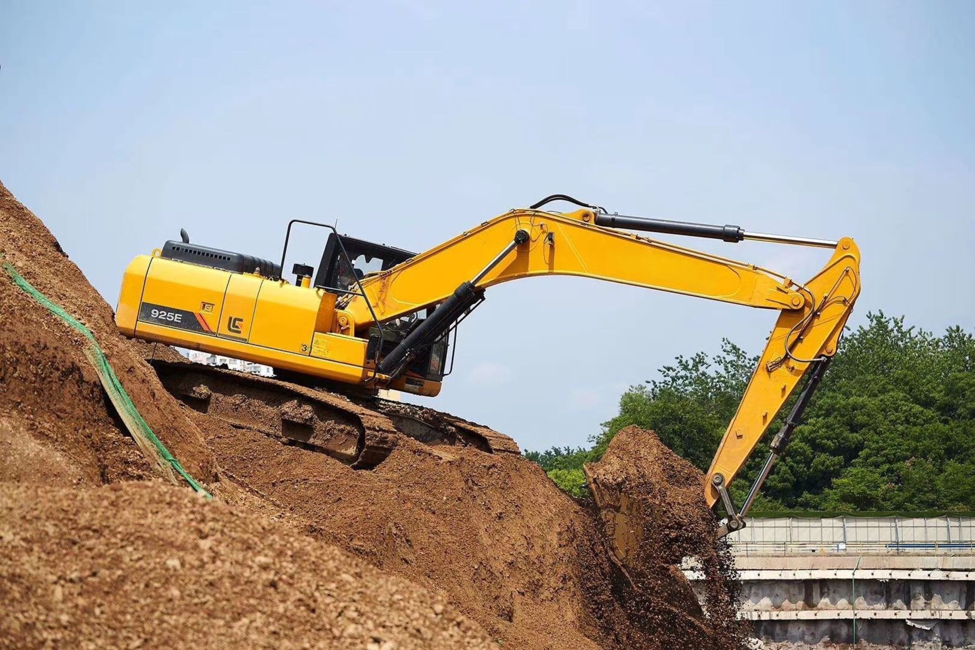 Factory Price New 25 Ton Hydraulic Crawler Digger 925e Heavy Crawler ...