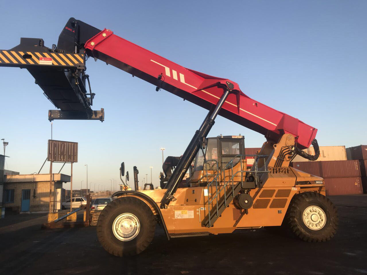 High Quality 45t Reach Stacker Srsc45h1 In Ports, Wharfs And Storage ...