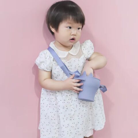 Vente en gros de vaisselle pour enfants en silicone avec logo personnalisé, réutilisable, motif dessin animé créatif, bol alimentaire, tasse et ensemble de dîner en paille de blé