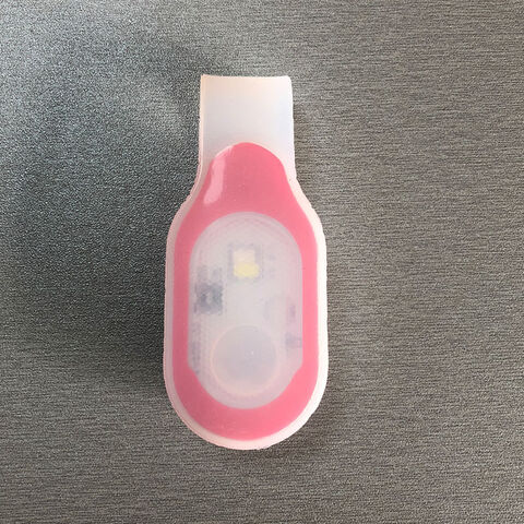 Lampe LED Magnétique pour Sac avec Boîtier en Silicone. Inclut 2 x Piles CR2032