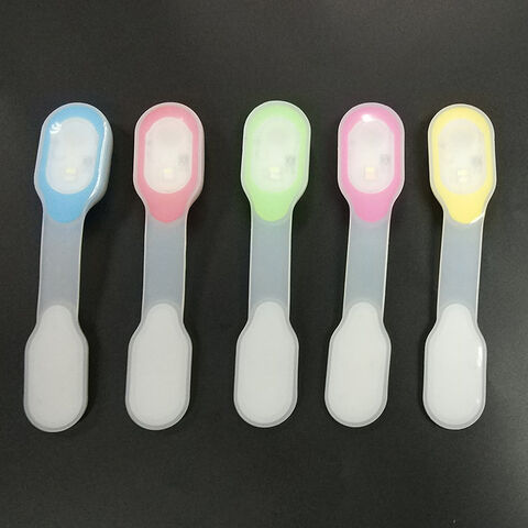 Lampe LED Magnétique pour Sac avec Boîtier en Silicone. Inclut 2 x Piles CR2032