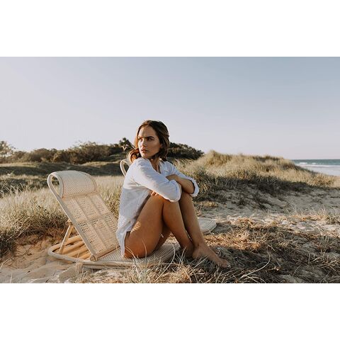 Luxuriöse, kühlende und bequeme, tragbare Falt-Rattan-Sonnenliegen für Strand und Schwimmbad im Großhandel