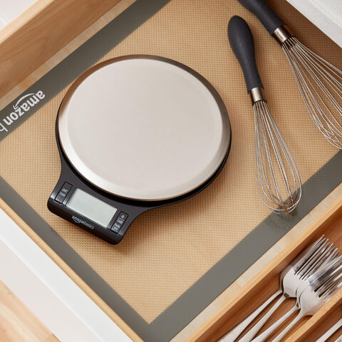 Balance de Cuisine Digitale Amazon Basics avec Écran LCD, Piles Incluses, Pèse jusqu'à 5 kg, Noir et Acier Inoxydable - Balance Digitale pour Cuisine