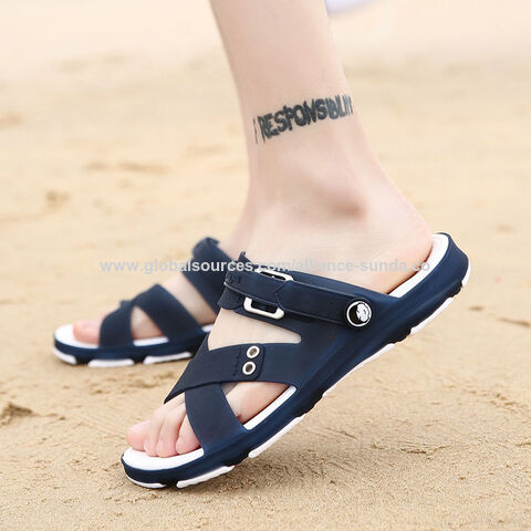 Heißer Großhandel neue Sommer Herren Sandalen große Größe flache Schuhe Herren Strand Flip-Flop Hausschuhe