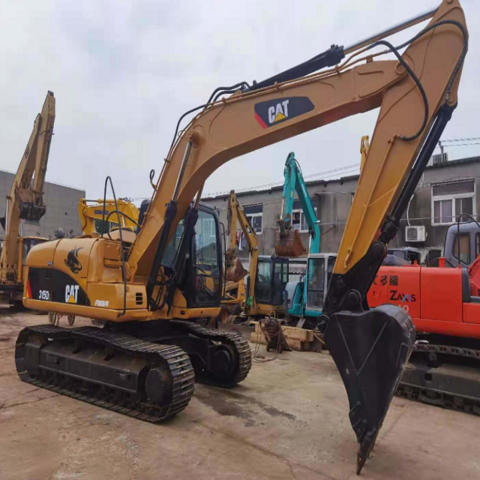 Hochwertiger, gebrauchter PC200-8 Bagger zu einem erschwinglichen Preis erhältlich. Geeignet für Bauarbeiten, Erdbewegungen und schwere Maschinen.