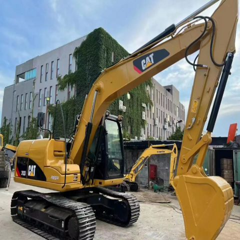 Hochwertiger, gebrauchter PC200-8 Bagger zu einem erschwinglichen Preis erhältlich. Geeignet für Bauarbeiten, Erdbewegungen und schwere Maschinen.