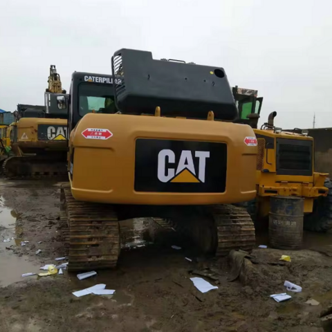 Hochwertiger, gebrauchter PC200-8 Bagger zu einem erschwinglichen Preis erhältlich. Geeignet für Bauarbeiten, Erdbewegungen und schwere Maschinen.
