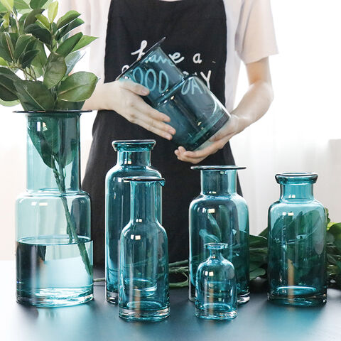 Wunderschöne, unterschiedlich große, hohe blaue Glasvase mit großem Blumendesign