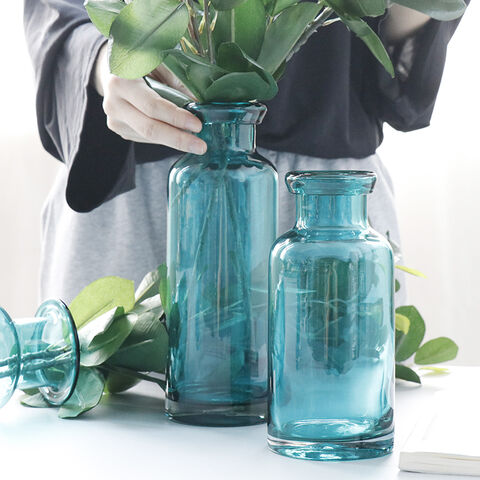 Wunderschöne, unterschiedlich große, hohe blaue Glasvase mit großem Blumendesign