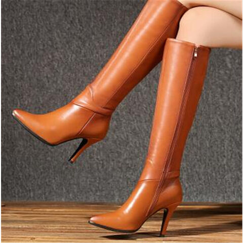 Modische Damen-Stiefel bis zur Wade