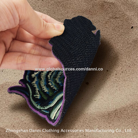 Fournisseur de Patchs Brodés Haute Durabilité pour Vêtements - Patchs Résistants avec Fixation Velcro, Patchs Personnalisés