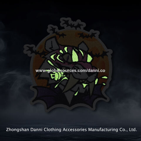 Écussons Brodés Luminescents, Écussons de Broderie Personnalisés, Logos Personnalisés : Brillez de mille feux avec des Designs Nocturnes Sur Mesure