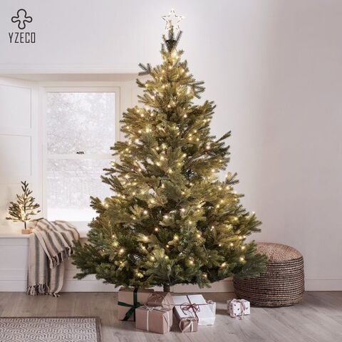 Künstlicher Weihnachtsbaum mit Beleuchtung für Außenbereiche, Einkaufszentren und Hotels. Weihnachtsbaum Großhandel.