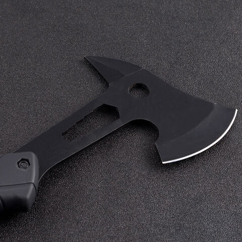 Machado Multifuncional com Lâmina de Aço Inoxidável com Óxido Preto e Cabo Antideslizante. Comprimento de 29 cm.