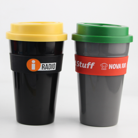 Taza de café reutilizable de plástico PP promocional con banda y tapa de silicona