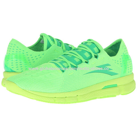 Sepatu Sneaker Olahraga Cloudfoam Wanita, Bagian atas tekstil lembut dan elastis nyaman, sol dalam memory foam untuk kenyamanan instan.