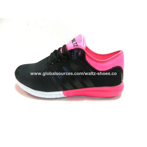 Sepatu Sneaker Olahraga Cloudfoam Wanita, Bagian atas tekstil lembut dan elastis nyaman, sol dalam memory foam untuk kenyamanan instan.