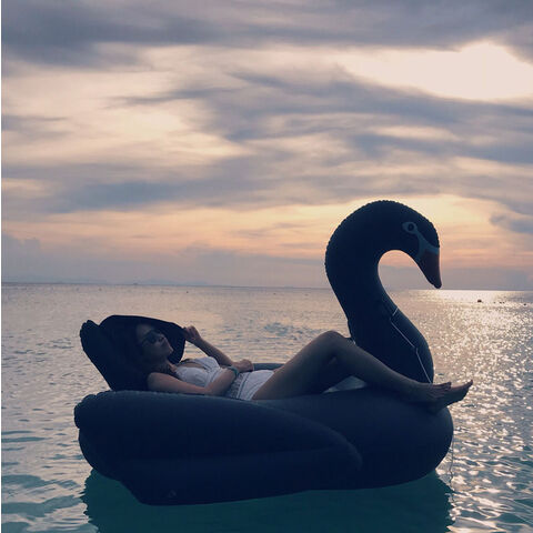 Flotador Hinchable Gigante Cisne Negro para Piscina - Ideal para Fiestas y Eventos Acuáticos