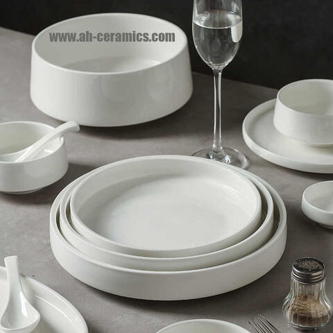 Plato de cerámica nórdica para cena y postre, creativo y elegante, blanco puro, juego de platos para sopa y fideos para reuniones familiares en el hogar.