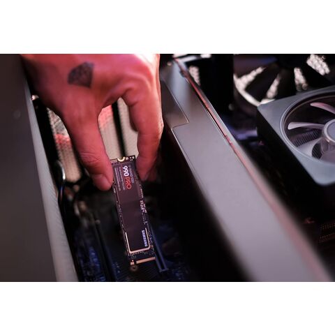 990 PRO SSD NVMe M.2 PCIe Gen4, M.2 2280 Internal Solid State Hard Drive, Seq. Read Speeds Up to 7,450 MB/s for High End Computing
