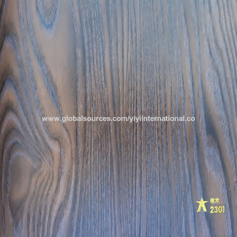 Portas moldadas em MDF HDF, revestimento de plástico PVC com padrão de madeira a vácuo. Fornecimento direto da fábrica, alta qualidade, baixo preço, personalização sob demanda.