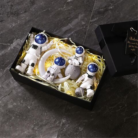 Set de 4 estatuas de astronautas blanco y azul, figuras de esculturas de astronautas, decoración temática del espacio exterior para habitación de niños, adorno para tarta
