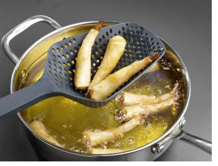New style dumpling big colander kitchen long handle noodle spoon draining spoon strainer supplier