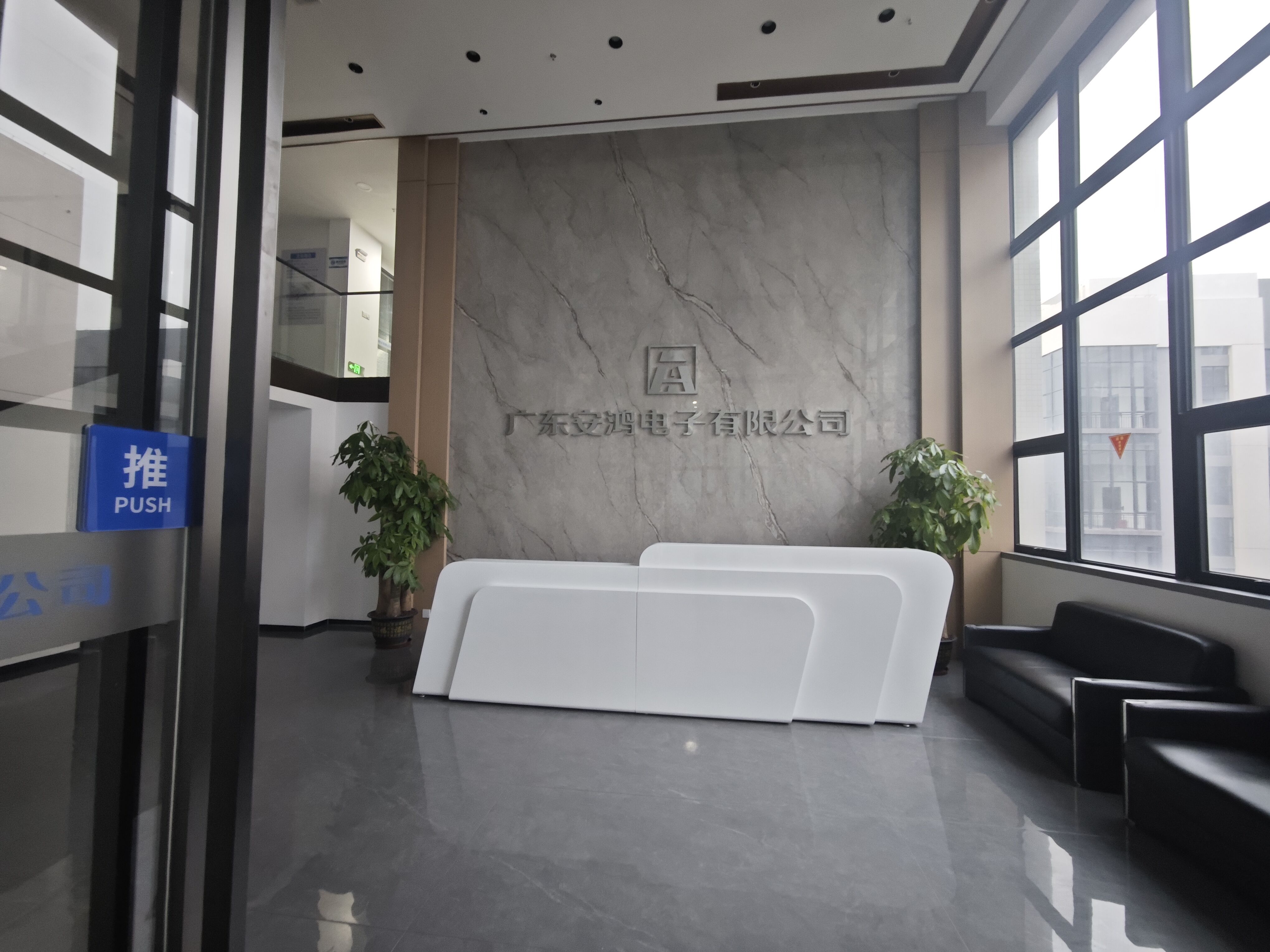 Low Esr Aluminum Electrolytic Smd Solid Capacitors Compliant With Iso