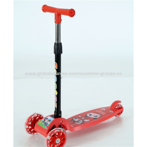Großhandel Geschenk Klappbarer Kinderroller 2-8 Jahre alt Dreirad Blinkendes Fahrrad Babyroller Spielzeug Kinderwagen