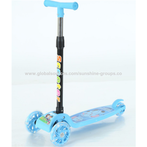 Großhandel Geschenk Klappbarer Kinderroller 2-8 Jahre alt Dreirad Blinkendes Fahrrad Babyroller Spielzeug Kinderwagen