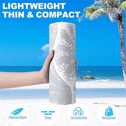 Kompaktes grünes Polyester-Strandtuch-Geschenkset mit Tragetasche für Fitnessstudio und Camping, Polyester-Strand-Reiseset, Strandtuch.
