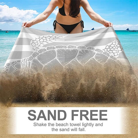 Kompaktes grünes Polyester-Strandtuch-Geschenkset mit Tragetasche für Fitnessstudio und Camping, Polyester-Strand-Reiseset, Strandtuch.