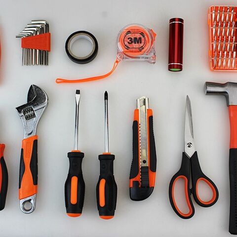 Set Alat Rumah Tangga Umum dengan Kotak Penyimpanan Plastik Oranye, dapat dicetak logo