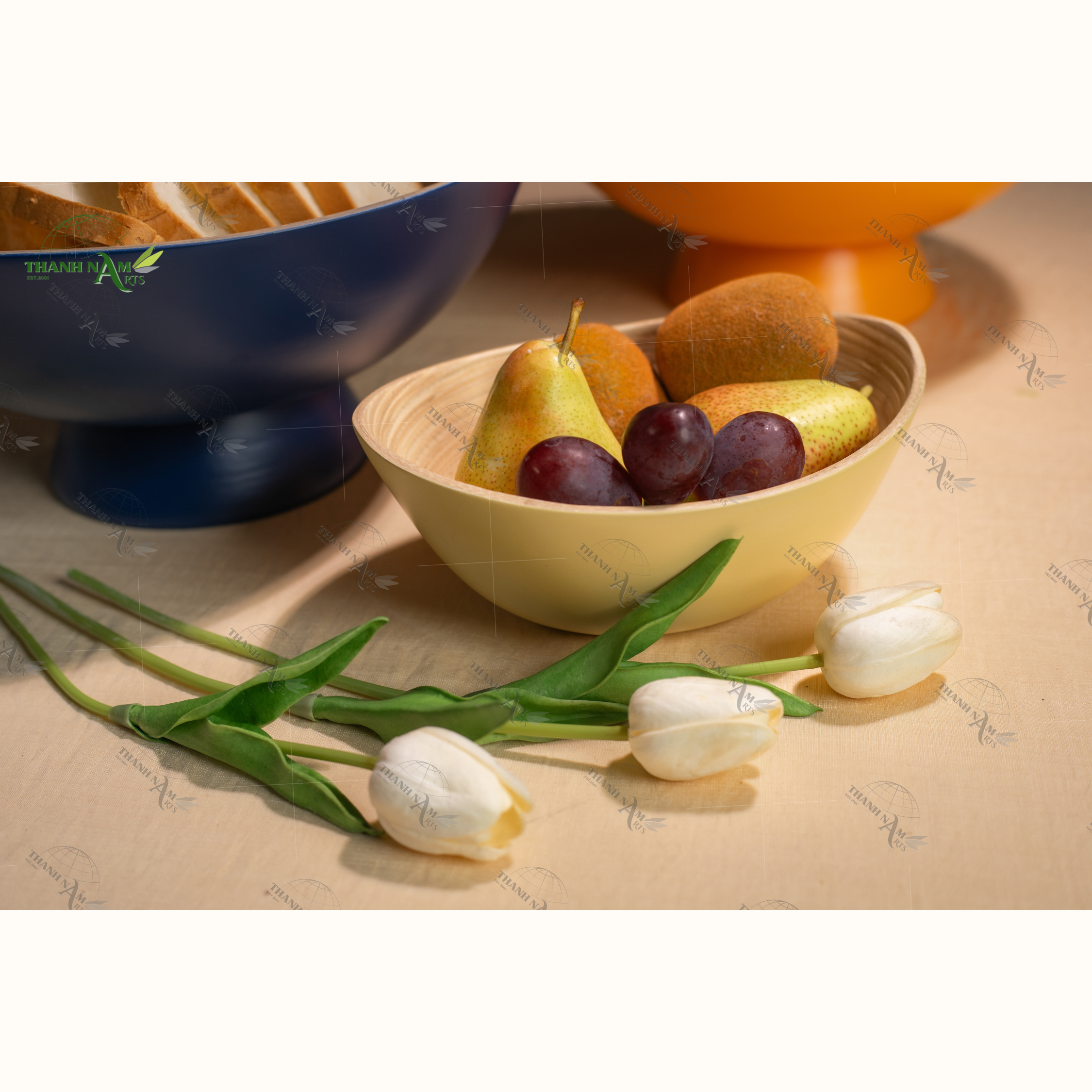 Salad and fruit bowls