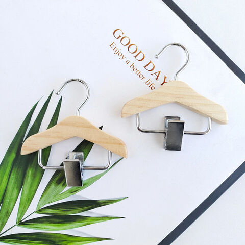 Niedliche Mini-Kleiderbügel aus Holz für Haustierkleidung, Hunde, Katzen und Babykleidung mit Clip - Mini-Kleiderbügel für Puppenkleidung im Großhandel