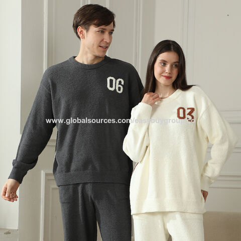 Pijamas para parejas de forro polar: Ropa de estar en casa para parejas disponible en estilos de jersey y cárdigan. Múltiples colores para elegir. Conjunto de felpa.