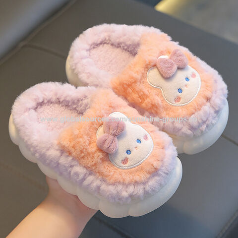 Sandal katun musim dingin anak-anak untuk anak laki-laki dan perempuan hangat dan anti selip mewah tumit orang tua-anak sandal katun berbulu bayi.
