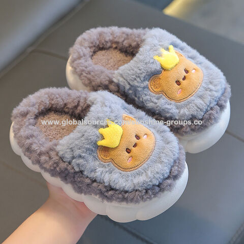 Sandal katun musim dingin anak-anak untuk anak laki-laki dan perempuan hangat dan anti selip mewah tumit orang tua-anak sandal katun berbulu bayi.